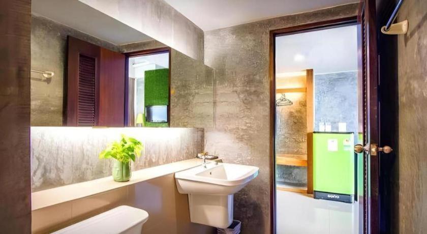 B2 Green Boutique And Budget Hotel Csiangmaj Kültér fotó